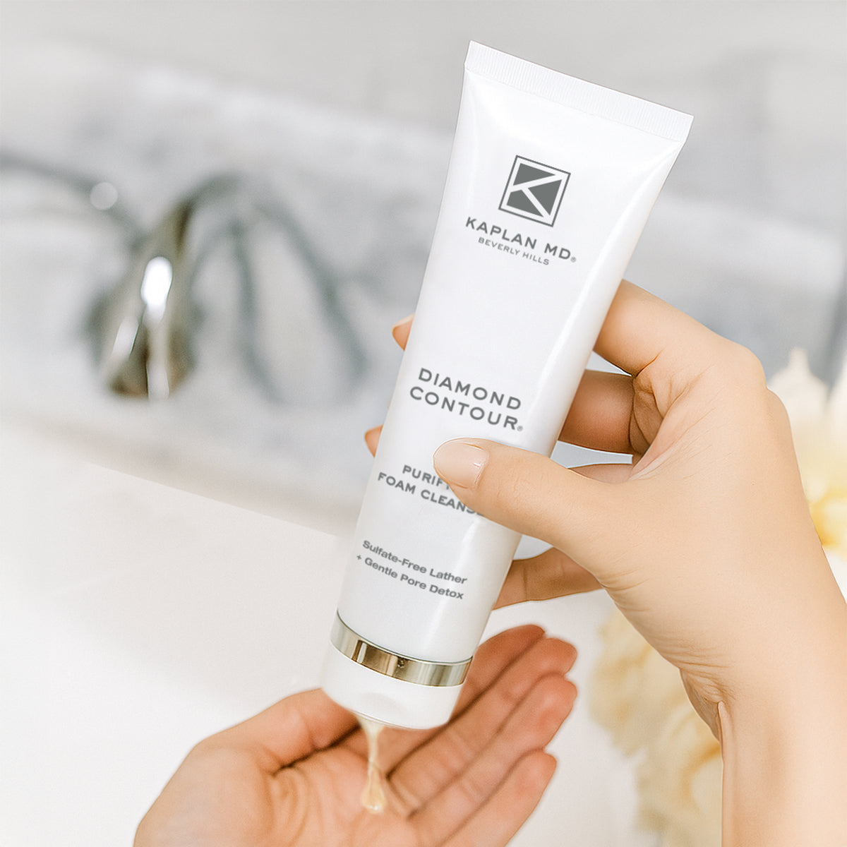 Diamond Contour Purifying Foam Cleanser